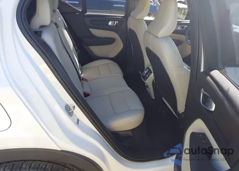 2023 Volvo Xc40 B5 Plus Dark Theme из США, поврежденный, VIN YV4L12UW6P2948418